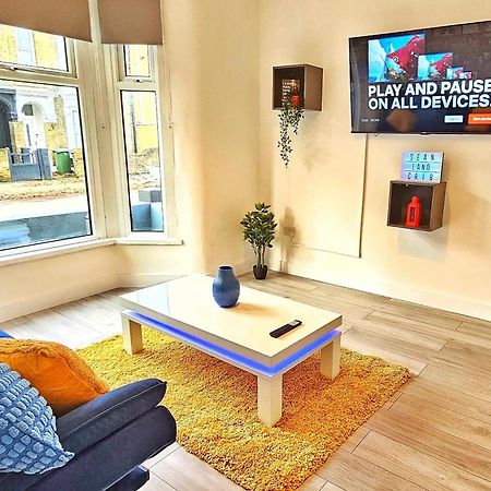 Stratford City - Luxe House With Garden Villa Londen Buitenkant foto